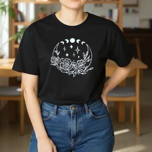 NWOT boutique, moon, phases Black Graphic Women's Top